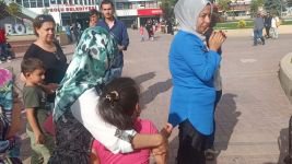 KÜÇÜK ÇOCUK KÖROĞLU HEYKELİ’NDEN YERE DÜŞTÜ