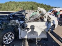 OTOYOLDA OTOMOBİL TIR’A ARKADAN ÇARPTI 2 ÖLÜ 1 YARALI
