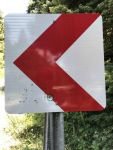 TRAFİK LEVHALARI HEDEF TAHTASINA DÖNDÜ