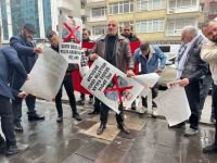 ALAN VE BERABERİNDEKİLER ÖCALAN FOTOĞRAFLARINI YAKTILAR