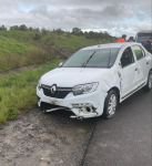 BARİYERLERE ÇARPINCA OLANLAR OLDU... 3 YARALI