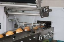 BOLU’DA ÖĞRENCİLER DEPREM BÖLGESİ İÇİN EKMEK ÜRETİYOR