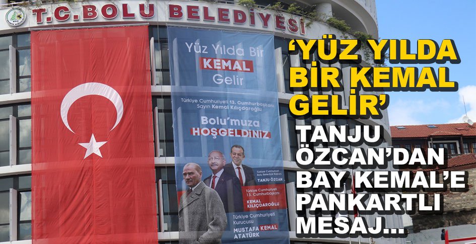 ÖZCAN'DAN BELEDİYE BİNASINA DEV PANKART....