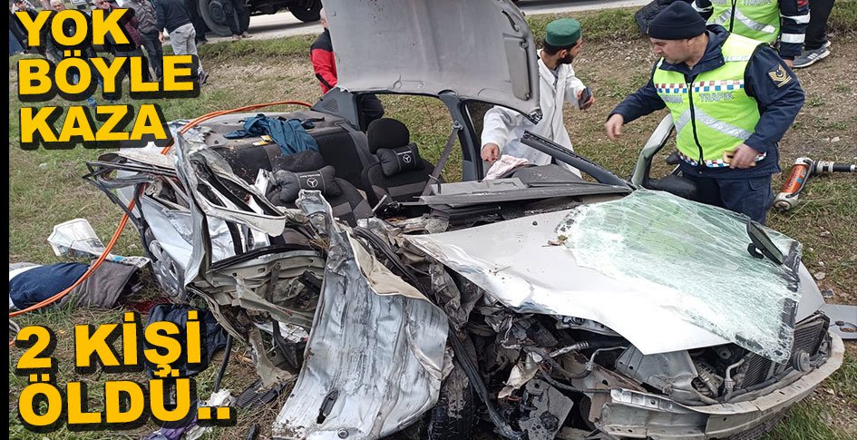TIR'A ÇARPAN OTOMOBİL PARAMPARÇA OLDU, 2 ÖLÜ