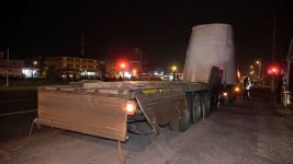 FRENİ BOŞALAN TIR, 2 TIR'A ÇARPTI