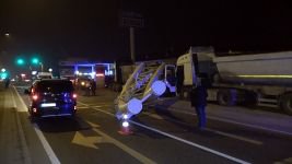 FRENİ BOŞALAN TIR, 2 TIR'A ÇARPTI
