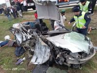 TIR'A ÇARPAN OTOMOBİL PARAMPARÇA OLDU, 2 ÖLÜ