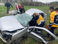 TIR'A ÇARPAN OTOMOBİL PARAMPARÇA OLDU, 2 ÖLÜ