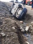 YAYLA YOLUNDA ŞARAMPOLE YUVARLANDILAR: 2 YARALI