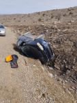 YAYLA YOLUNDA ŞARAMPOLE YUVARLANDILAR: 2 YARALI
