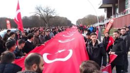 YÜZLERCE ÖĞRENCİ ŞEHİTLERİMİZ İÇİN YÜRÜDÜ
