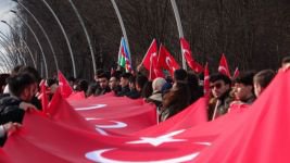 YÜZLERCE ÖĞRENCİ ŞEHİTLERİMİZ İÇİN YÜRÜDÜ