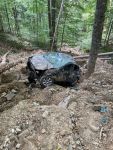 ARAÇ KİRALADIKLARI KİŞİYE  ULAŞAMAYINCA İHBAR ETTİLER: OTOM0BİL UÇURUMA DEVRİLMİŞ HALDE SÜRÜCÜ İSE ÖLÜ BULUNDU