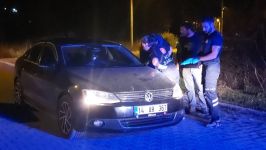 ARACIN İÇİNDE SIZIP KALINCA VATANDAŞLAR ÖLDÜ ZANNETTİ