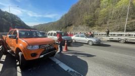 BAYRAM TRAFİĞİNDE 5 ARAÇ ÇARPIŞTI: 3 YARALI