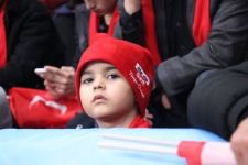 BİNLERCE KİŞİ SALONA AKIN ETTİ... TANJU ÖZCAN’IN MORALİ TAVAN... SALON MİTİNG ALANINA DÖNDÜ