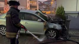 BOLU'DA PARK HALİNDEKİ OTOMOBİL ALEV ALEV YANDI...