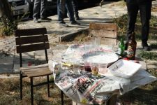 BOLU'DA PARKTA ALKOLLÜ ALEM VE ÇÖP BIRAKMA SKANDALI... ÖZCAN’DAN SORUMLULARA ÇOK SERT TEPKİ