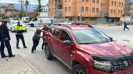 CİP İLE HAFİF TİCARİ ARAÇ ÇARPIŞTI: 1 YARALI