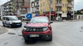 CİP İLE HAFİF TİCARİ ARAÇ ÇARPIŞTI: 1 YARALI