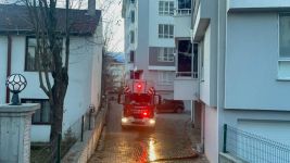 DOĞALGAZ KOMBİSİ YANGIN ÇIKARDI: 3 KİŞİ DUMANDAN ETKİLENDİ