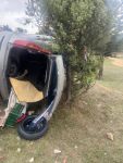 KONTROLDEN ÇIKAN OTOMOBİL DEVRİLDİ: 2 YARALI