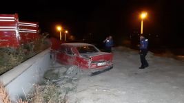 KONTROLDEN ÇIKAN OTOMOBİL DUVARA ÇARPTI.. 1 ÖLÜ