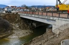 KÖPRÜ YAPIMINDA ÇALIŞMALAR BÜYÜK ÖLÇÜDE TAMAMLANDI