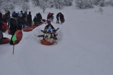 KÖYLÜLERİN PİSTİ KAYAK MERKEZİ HALİNE GELDİ