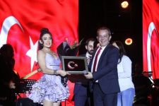 MAHŞERİ KALABALIK... BOLU MELEK MOSSO'YU KUCAKLADI