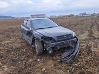 OTOMOBİL TARLAYA UÇTU: 1 YARALI