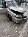 OTOMOBİL TIRLA  ÇARPIŞTI: 2 YARALI