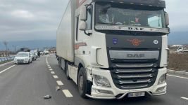 YENİ ÇEVRE YOLUNDA OTOMOBİL İLE TIR ÇARPIŞTI 