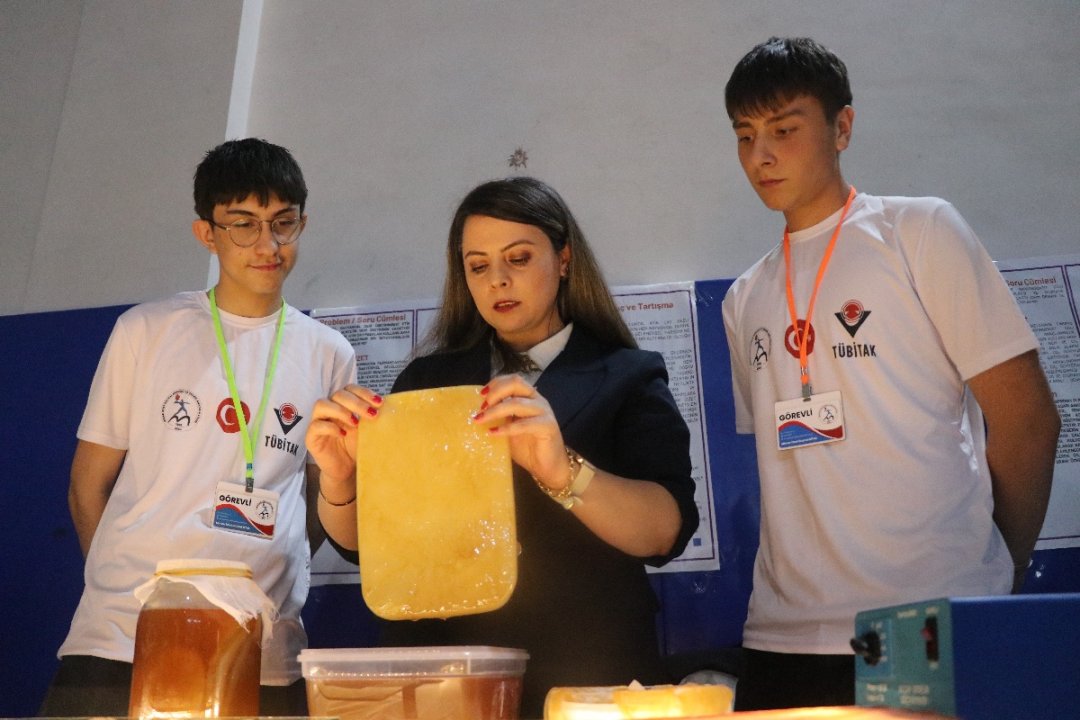 BOLU'DA LİSELİLERDEN ÇIĞIR AÇAN BULUŞ! MANTARDAN VEGAN DERİ ÜRETTİLER